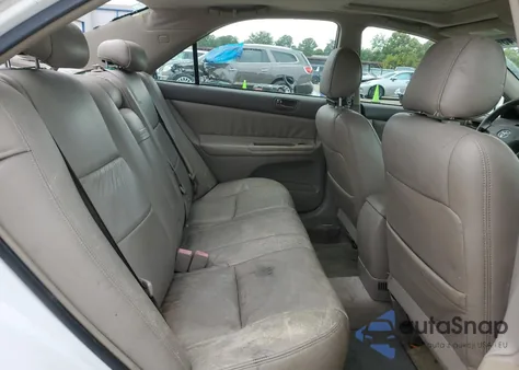 2002 Toyota Camry Le z USA, uszkodzony, nr VIN 4T1BE30K02U074197